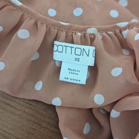 $5 in bundle - oversized Peach polka dot blouse XS - Picture 3 of 4